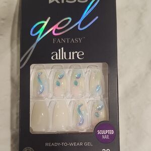 Kiss Gel Fantasy Allure Sculpted Nails with Cream and Blue Accents